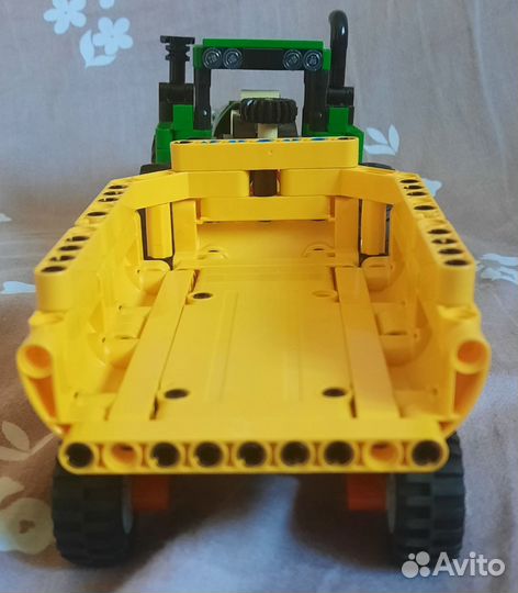 Лего техник John Deere 4WD Tractor42136