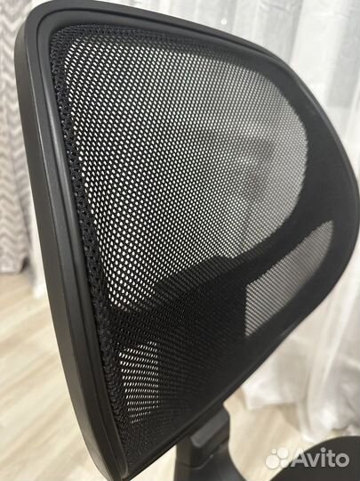 Компьютерное кресло черное