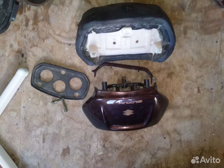 Спинка для макси скутера Suzuki SkyWave 650