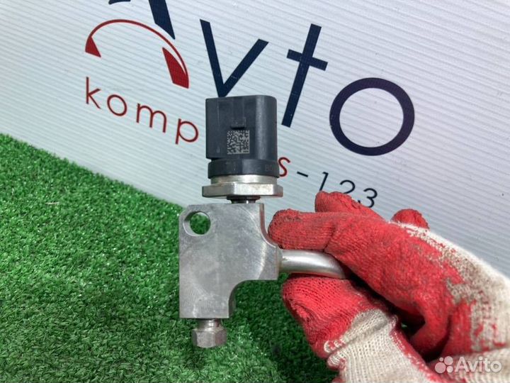 Датчик давления топлива Audi Q7 4L BAR