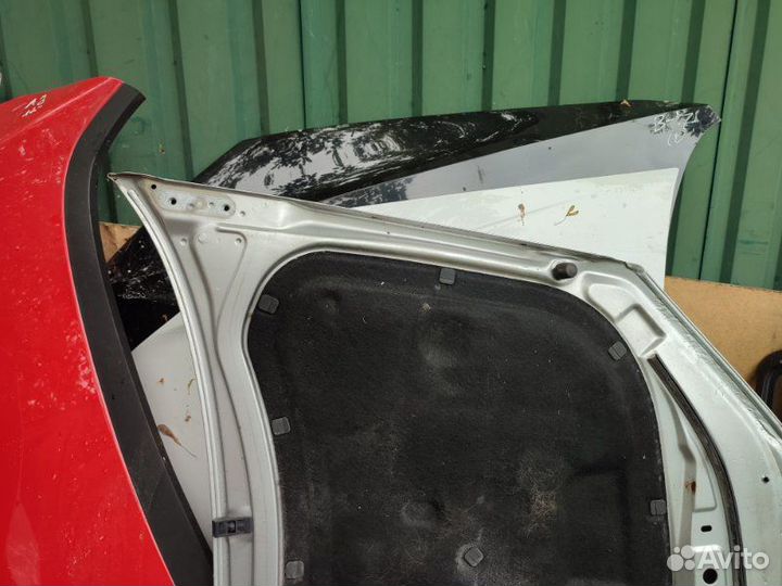 Капот Volkswagen Polo