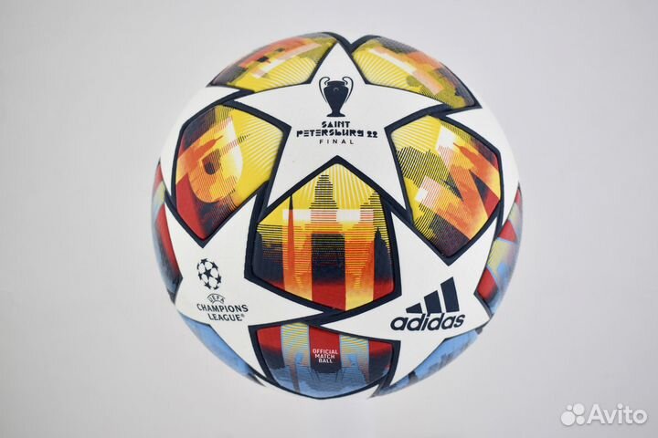 Профессиональный футбольный мяч Adidas