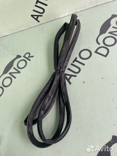 Уплотнитель двери передней правой corolla 150