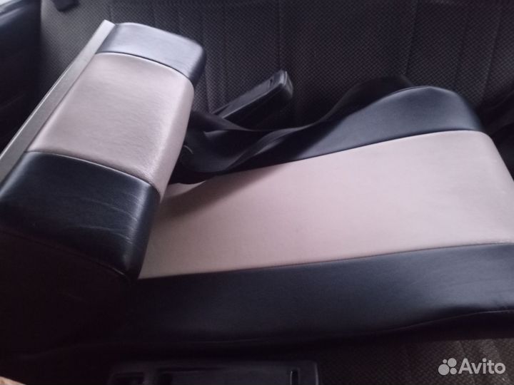 Сиденье гида