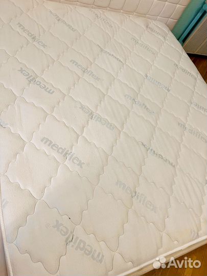 Кровать двухспальная с матрасом бу