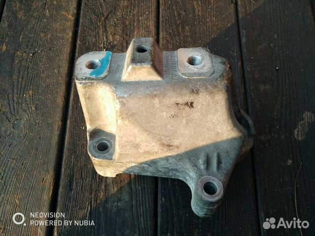 Кронштейн кпп левый Фольксваген Пассат Б6 1.6