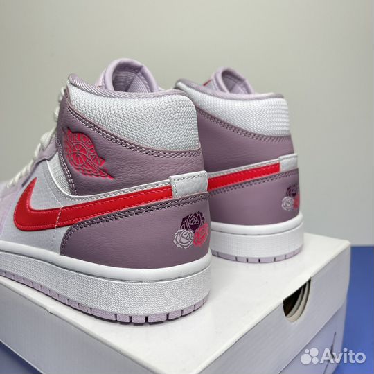 Nike Air Jordan 1 Mid Valentines Day (6.5usW)