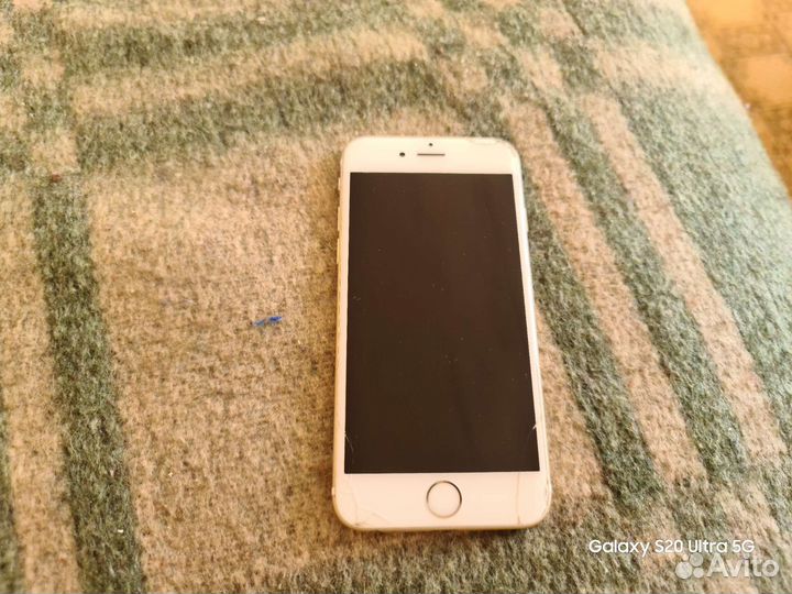 Телефон iPhone 6