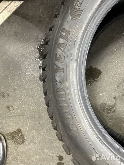 Goodyear UltraGrip Ice Arctic SUV 215/55 R18 99T