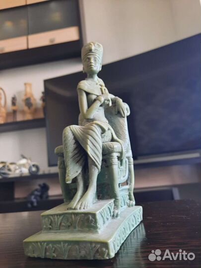 Египетская старинная статуэтка