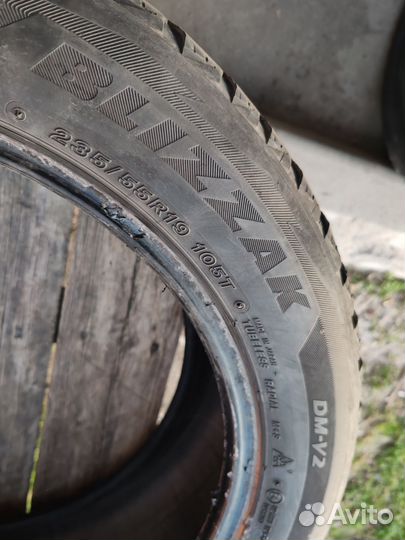 Bridgestone Blizzak DM-V2 235/55 R19 105T