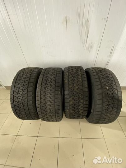 Bridgestone Blizzak DM-V2 275/60 R18