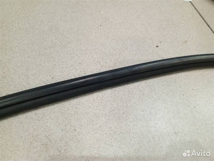 Уплотнитель стекла двери передней правой Kia Spec