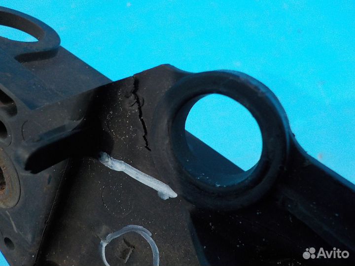 Кронштейн радиатора верхний toyota Avensis 3 (T270