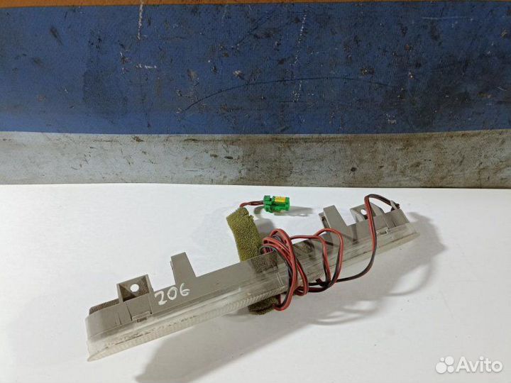 Фонарь стоп-сигнала дополнительный Peugeot 206