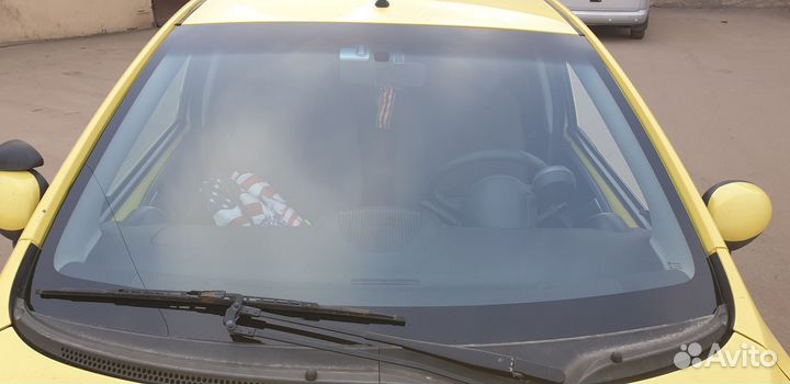 Лобовое стекло на Пежо 107 / Ситроен с1