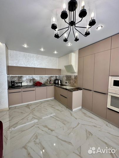 Кухня на заказ с доводчиками в Челябинске