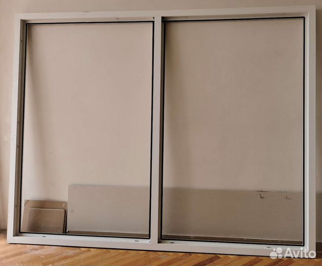 Пластиковая рама и дверь со стеклопакетами