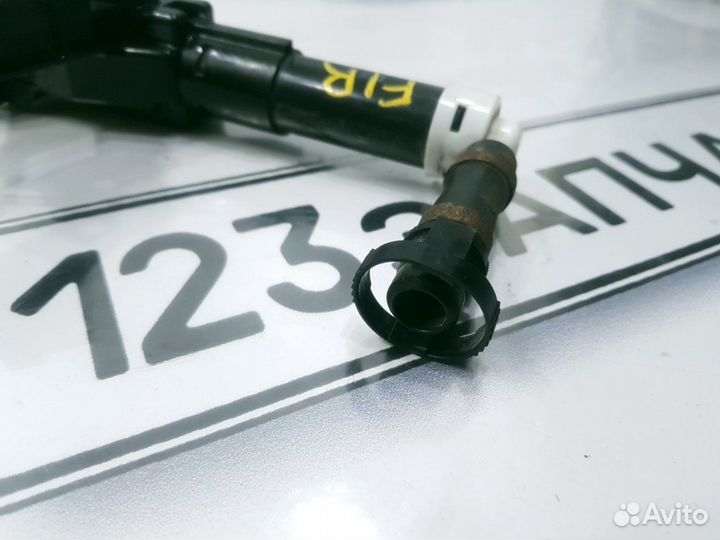 Форсунка омывателя фар правая Toyota Land Cruiser