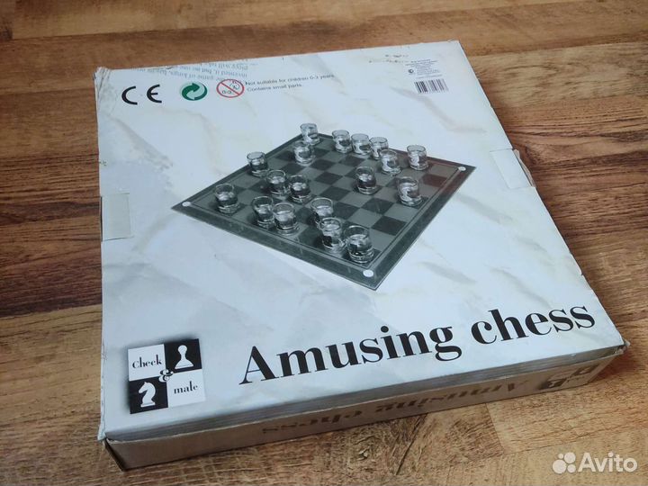 Шахматы с фигурами в виде стопок стекляные пьяные