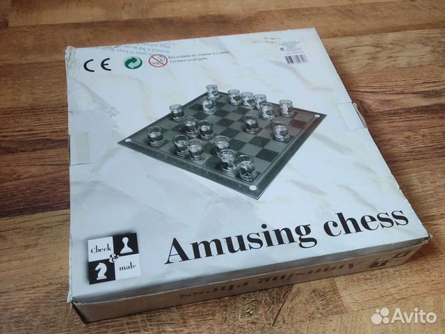 Шахматы с фигурами в виде стопок стекляные пьяные