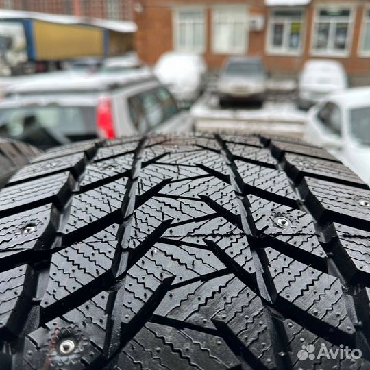 Tri Ace Snow White II 275/50 R21 115H