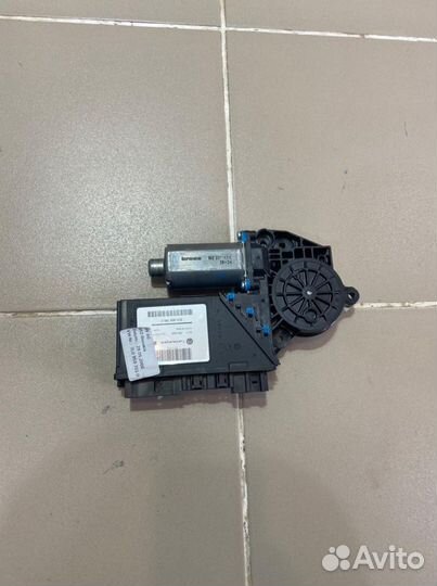 Cтеклоподъемник задний левый Porsche Cayenne