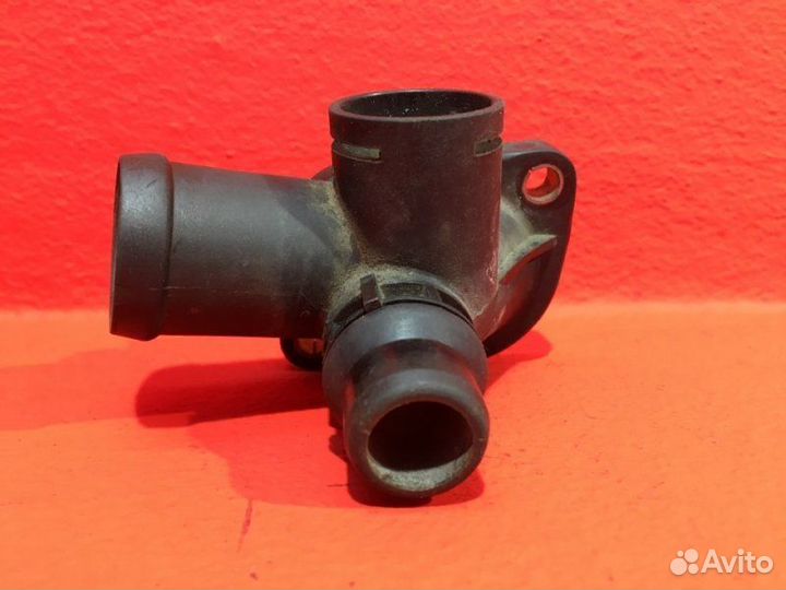 Фланец системы охлаждения Audi A4 B6 2004