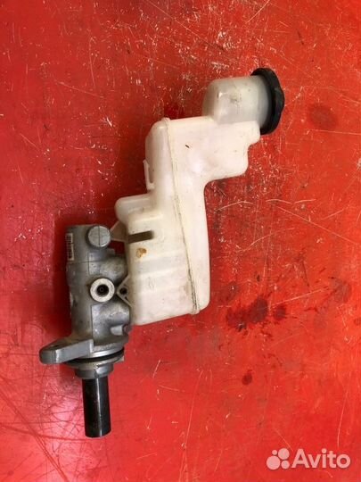 Главный тормозной цилиндр Toyota Camry XV40