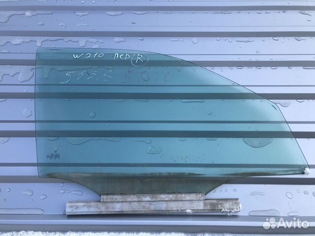 Стекло боковое переднее правое на Mercedes W210