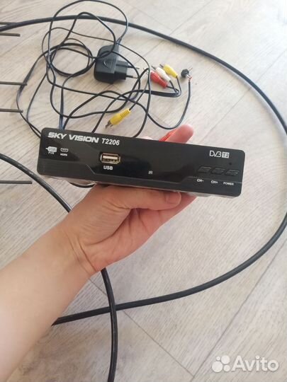 Тв-тюнер ресивер Sky Vision T2206 + антенна