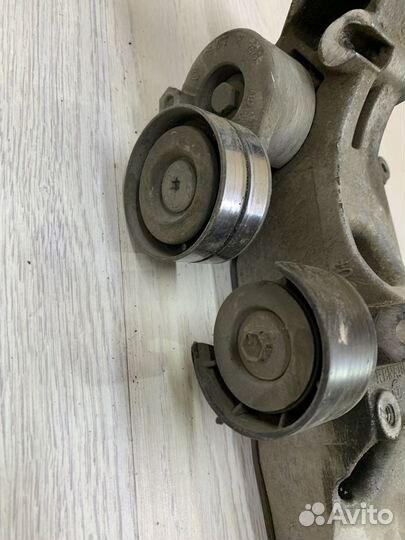 Кронштейн площадка крепление генератора Renault la