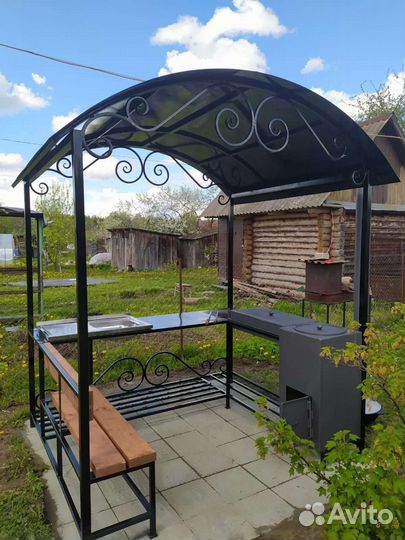 Мангал с крышей