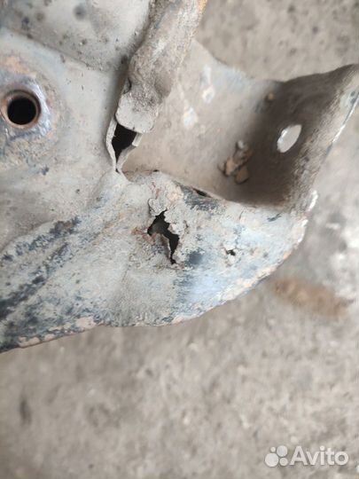 Подрамник Mitsubishi Galant 8