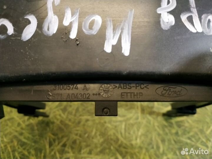 Накладка торпеды рамка магнитолы Ford Mondeo