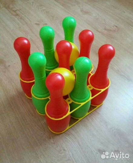 Детский боулинг (кегли 9 шт. и 2 пласт-ых шарика)