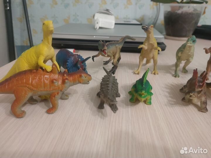 Коллекция из 18 игрушек динозавров