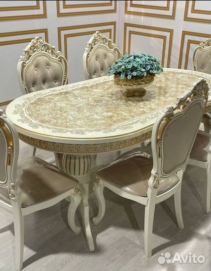 Стол и стулья