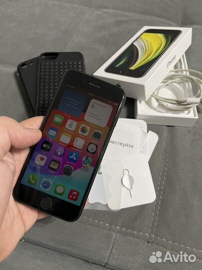 iPhone SE, 64 ГБ