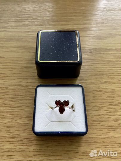 Кольцо с гранатом