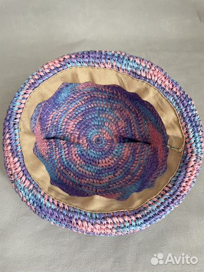 Вязаная панама из рафии