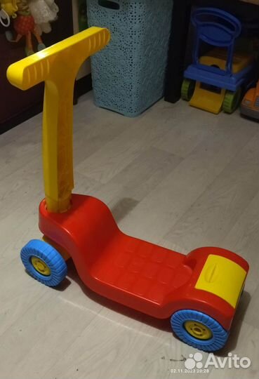 Самокат для малышей четырехколесный
