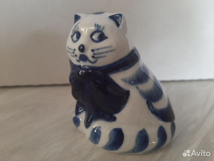 Фигурка кошечка гжель