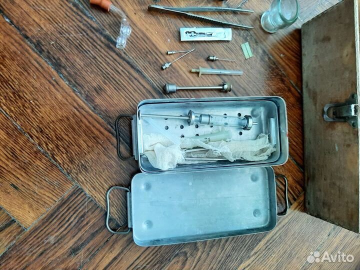 Винтажный медицинский набор