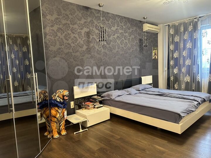 3-к. квартира, 130 м², 10/17 эт.