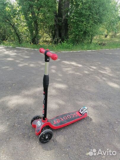 Самокат детский трехколесный со светящимися кол