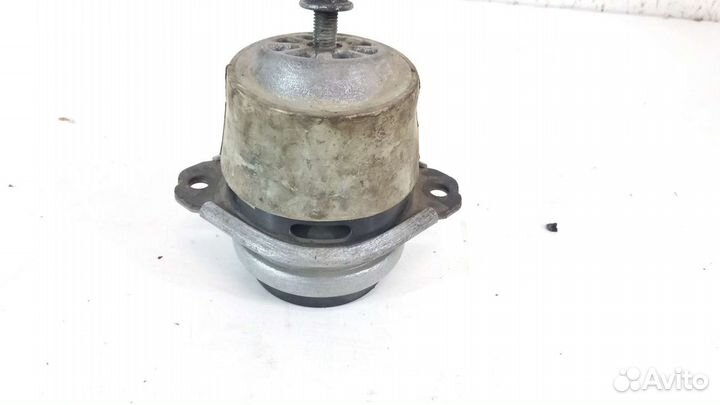 Опора двигателя правая Volkswagen Toureg 1