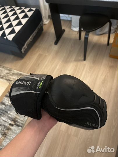 Налокотники хоккейные sr reebok