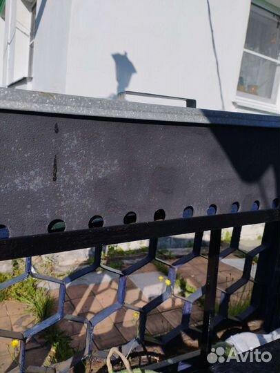 Мангал металлический с с полками на подставке