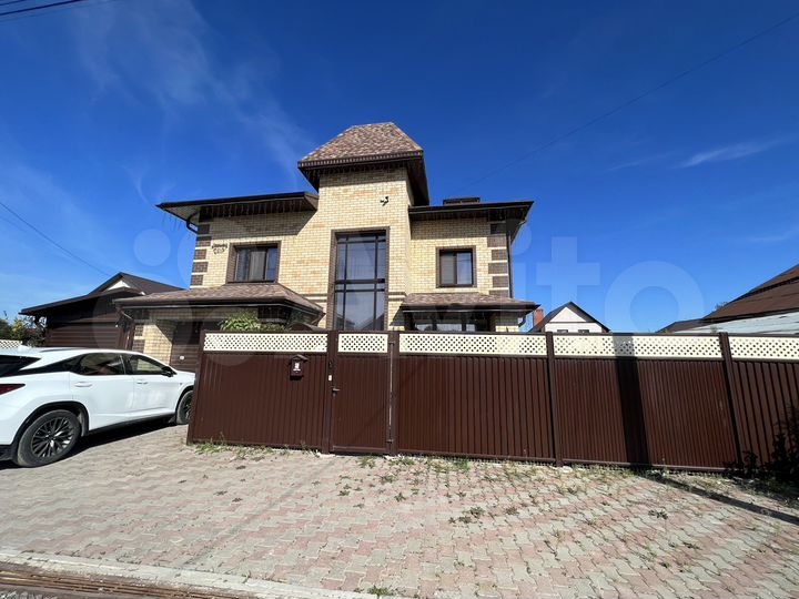 Дом 180 м² на участке 6 сот.